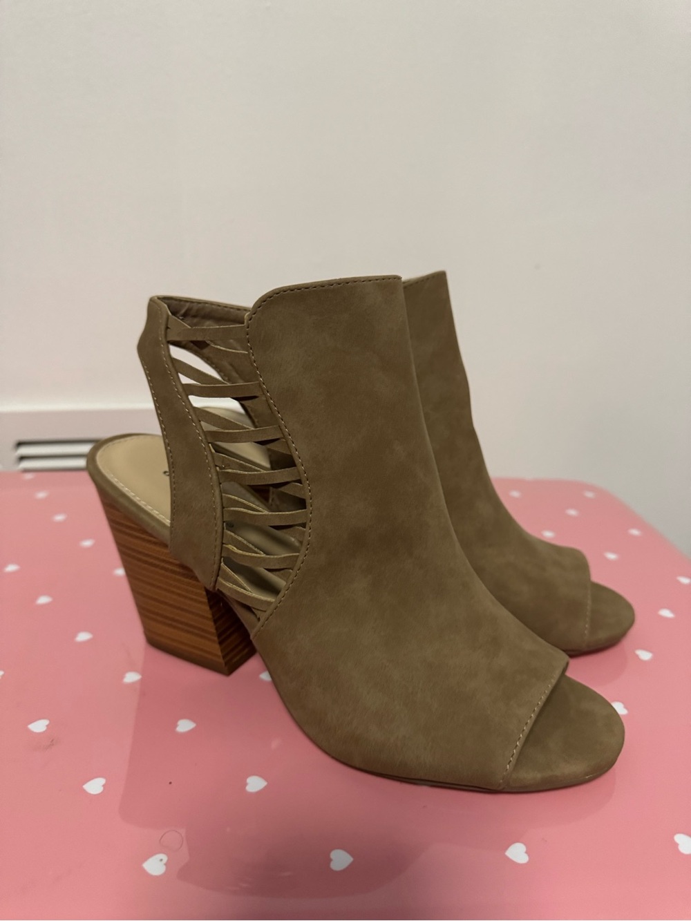 Women’s Open-Toe Cutout Block Heel Sandals - Taupe